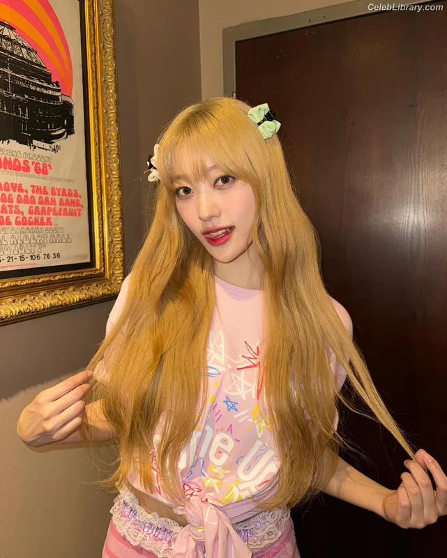Odd Eye Circle photo 3 of 205