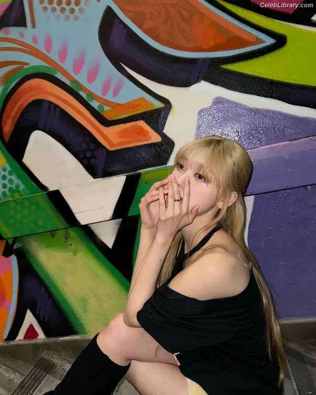 Odd Eye Circle photo 5 of 205