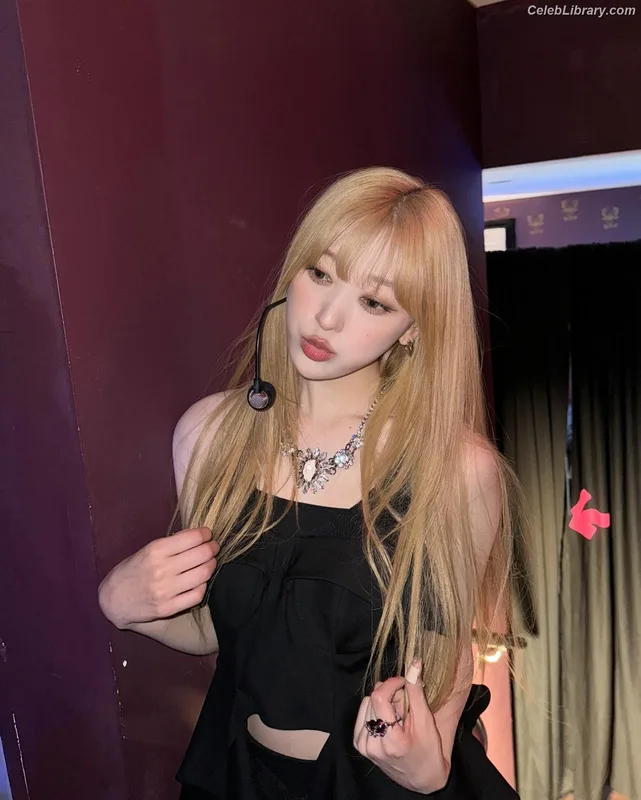 Odd Eye Circle photo 8 of 205