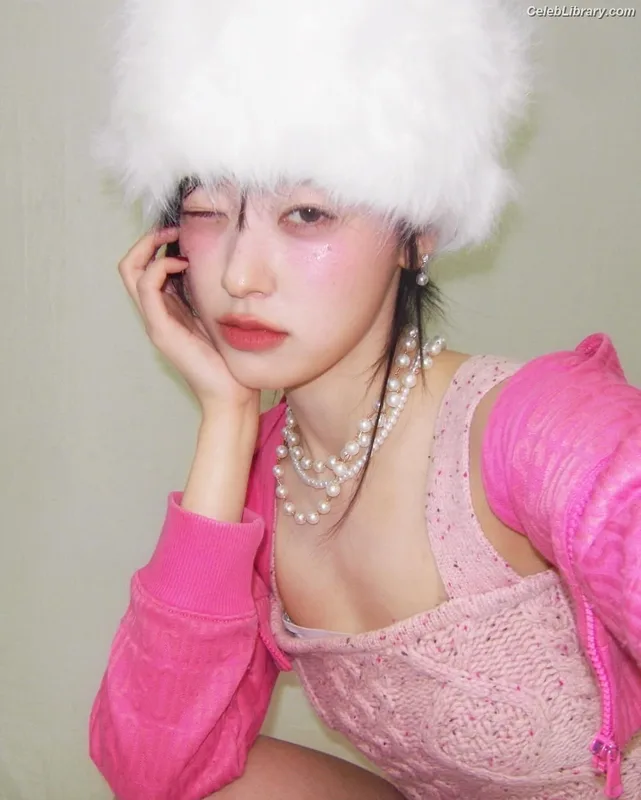 Odd Eye Circle photo 9 of 205