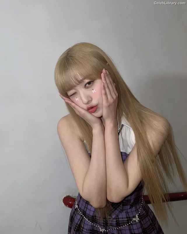 Odd Eye Circle photo 11 of 205
