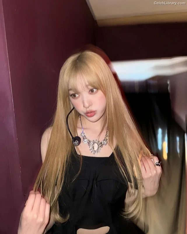 Odd Eye Circle photo 13 of 205