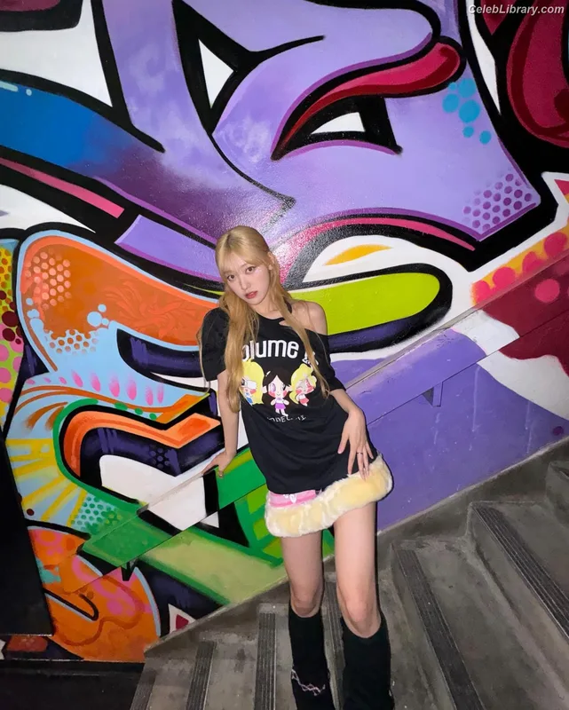 Odd Eye Circle photo 14 of 205