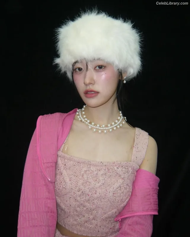Odd Eye Circle photo 19 of 205