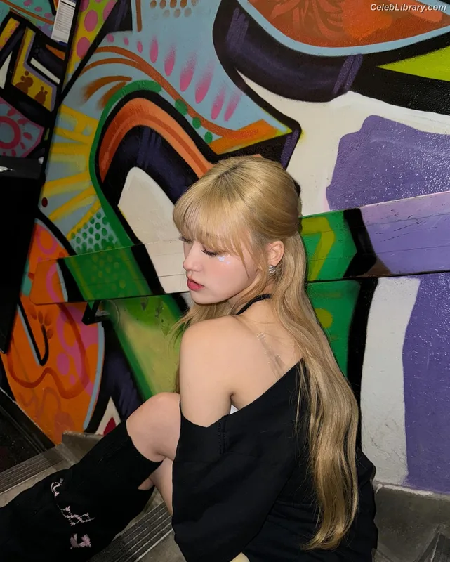 Odd Eye Circle photo 22 of 205