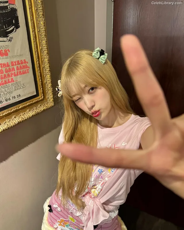 Odd Eye Circle photo 24 of 205