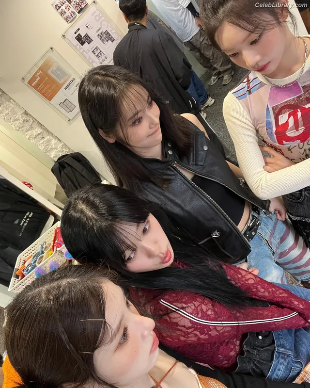Odd Eye Circle photo 5 of 205