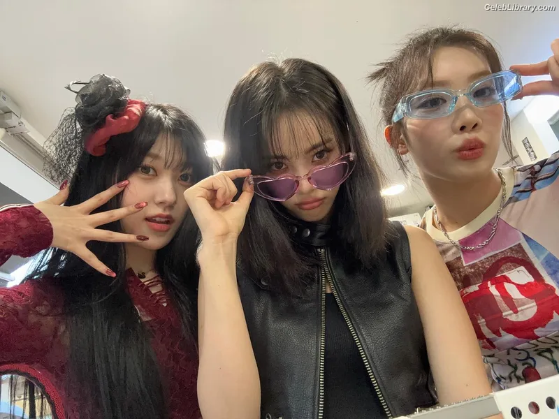 Odd Eye Circle photo 6 of 205