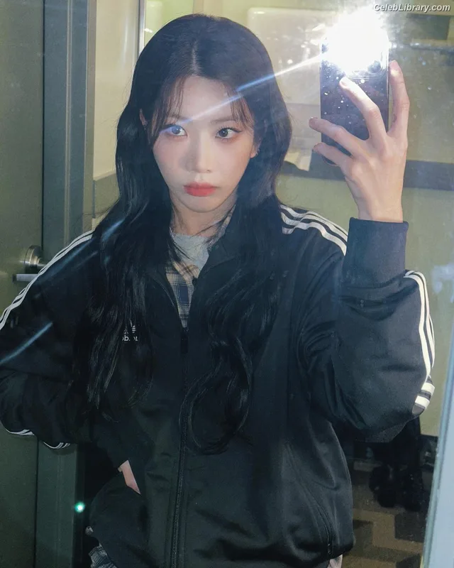 Odd Eye Circle photo 8 of 205