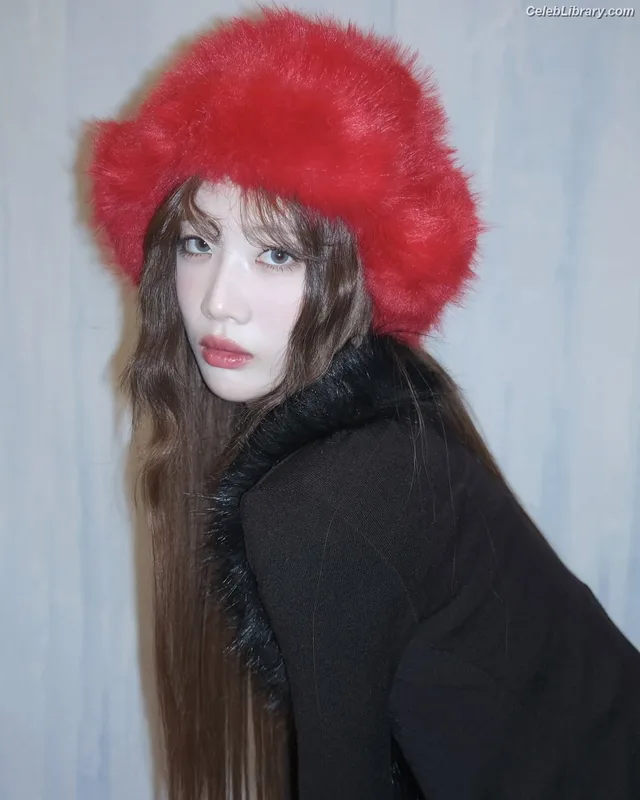 Odd Eye Circle photo 10 of 205