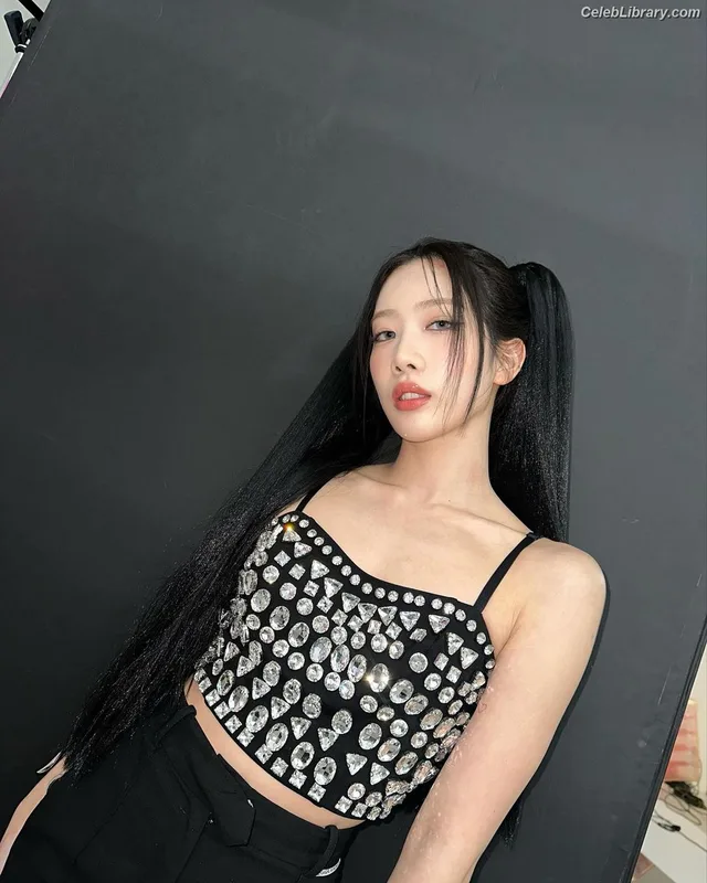 Odd Eye Circle photo 11 of 205