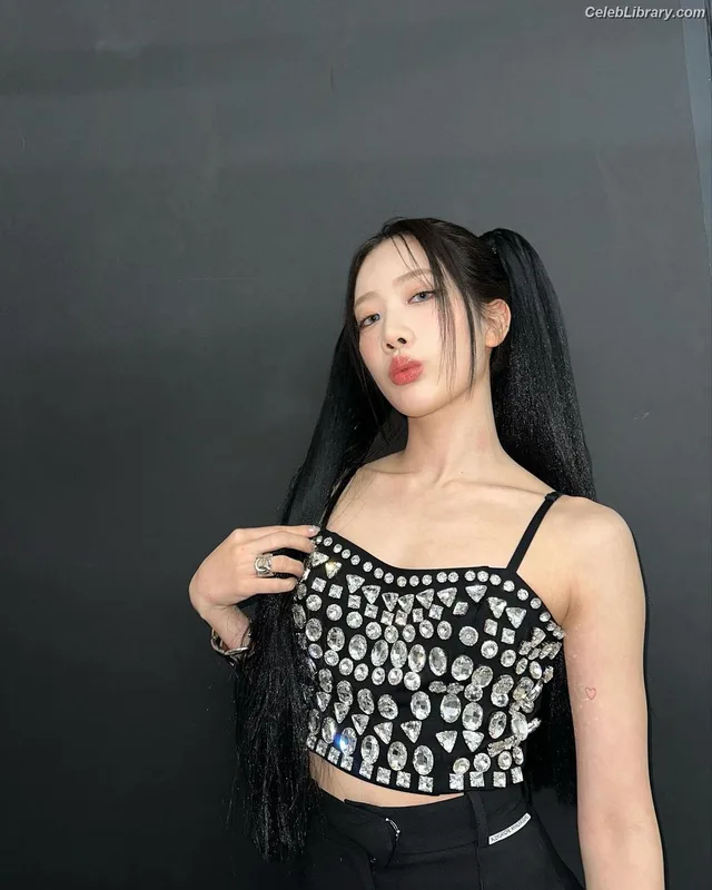 Odd Eye Circle photo 12 of 205