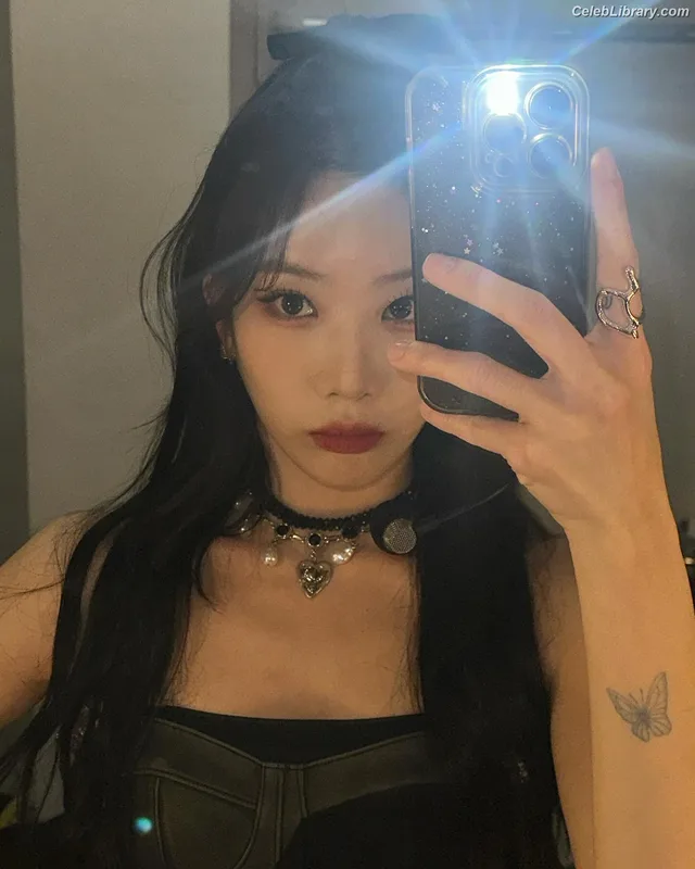 Odd Eye Circle photo 15 of 205