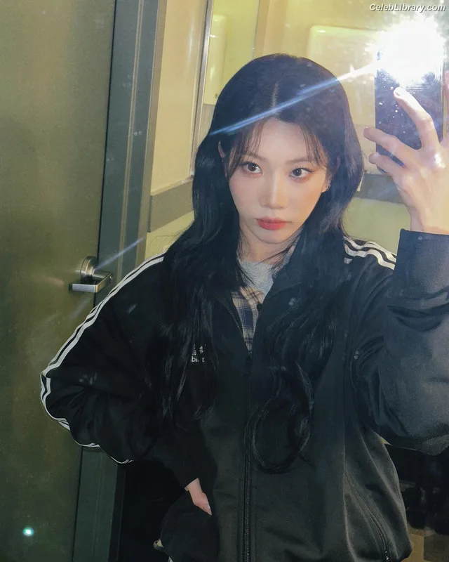 Odd Eye Circle photo 18 of 205