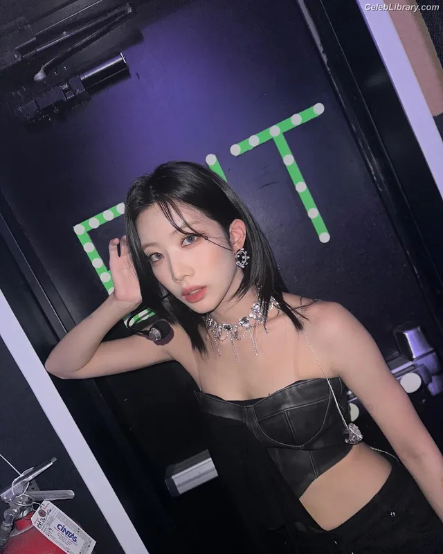 Odd Eye Circle photo 19 of 205