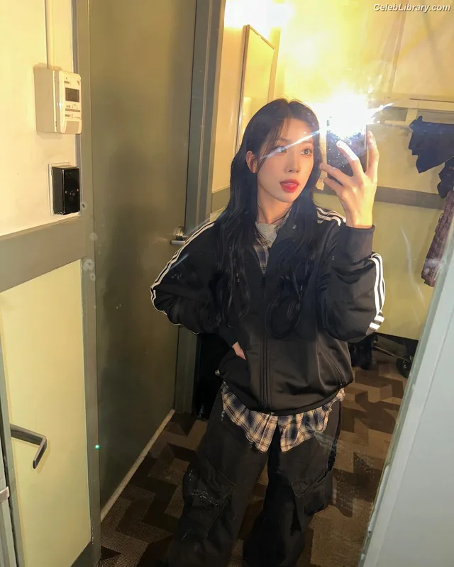 Odd Eye Circle photo 21 of 205