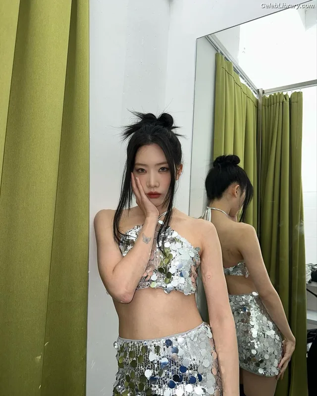 Odd Eye Circle photo 22 of 205