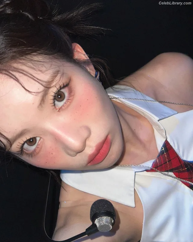 Odd Eye Circle photo 24 of 205