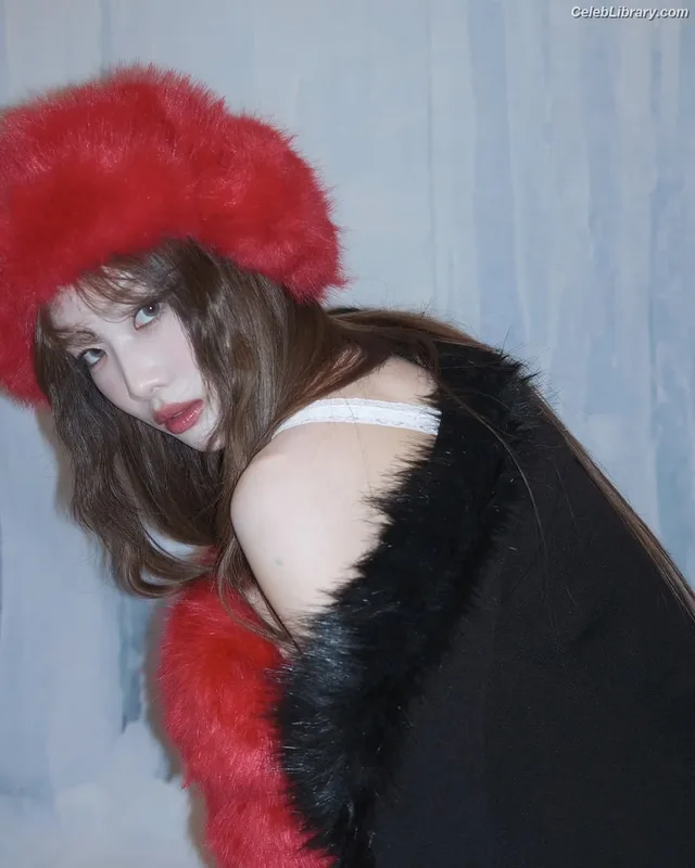 Odd Eye Circle photo 3 of 205