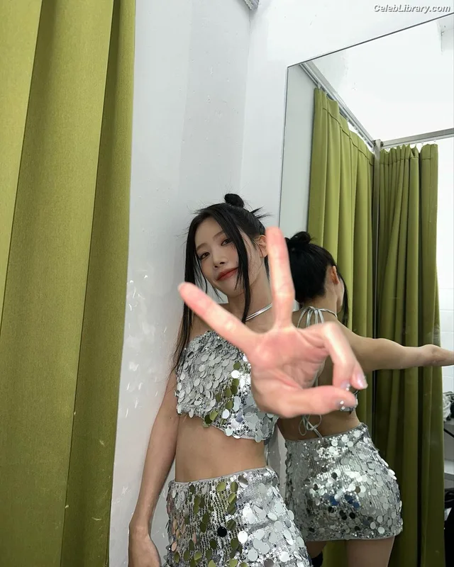 Odd Eye Circle photo 4 of 205