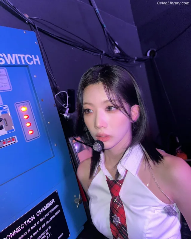 Odd Eye Circle photo 7 of 205