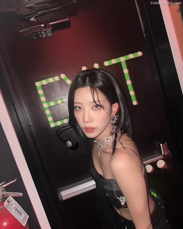 Odd Eye Circle photo 10 of 205