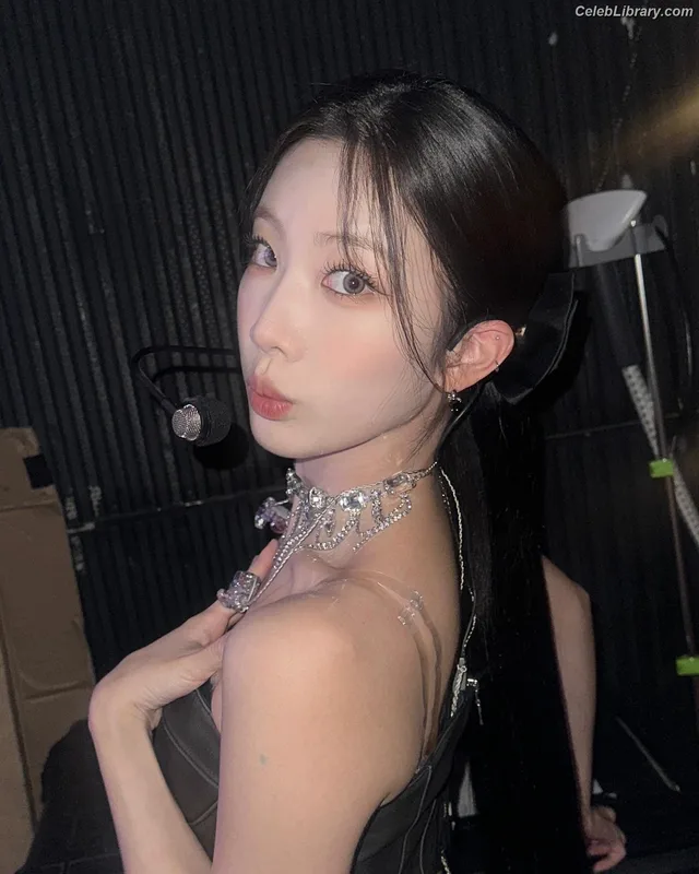 Odd Eye Circle photo 23 of 205