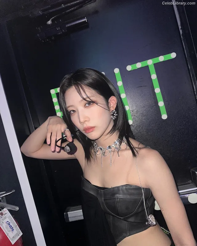 Odd Eye Circle photo 24 of 205
