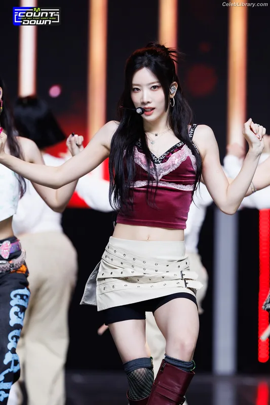 Odd Eye Circle photo 5 of 205