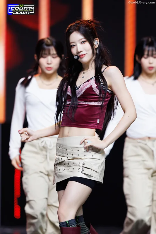 Odd Eye Circle photo 6 of 205