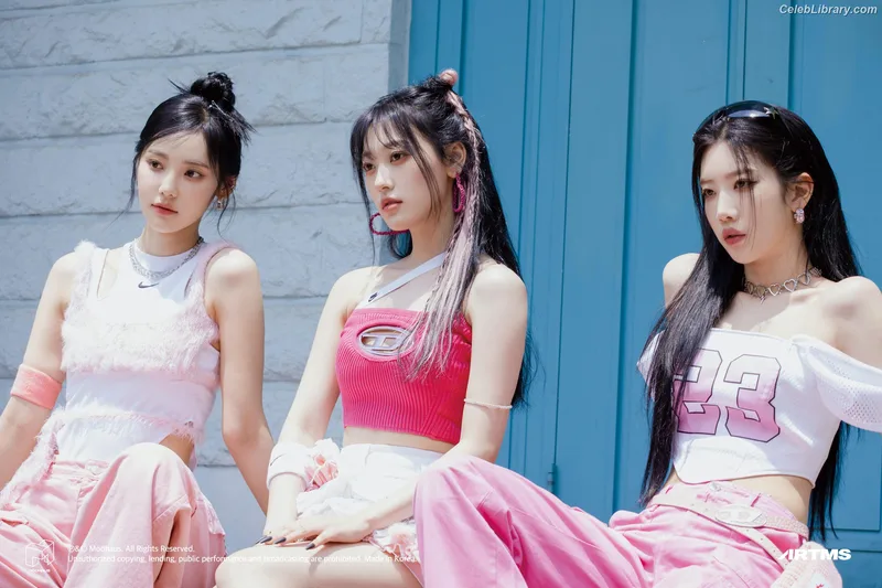Odd Eye Circle photo 23 of 205