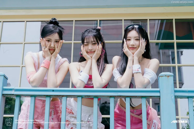 Odd Eye Circle photo 24 of 205