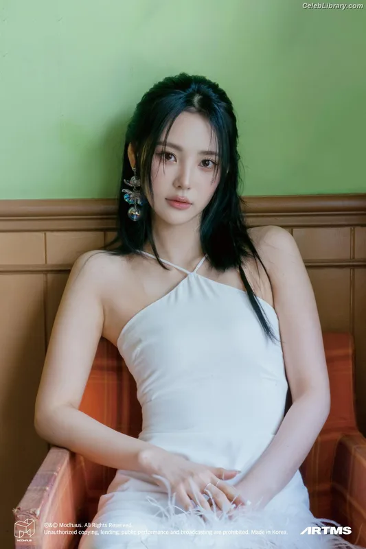 Odd Eye Circle photo 3 of 205
