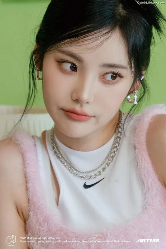 Odd Eye Circle photo 4 of 205
