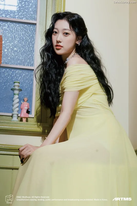 Odd Eye Circle photo 6 of 205