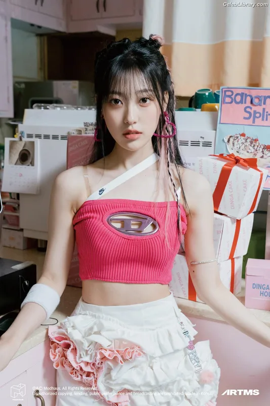Odd Eye Circle photo 7 of 205