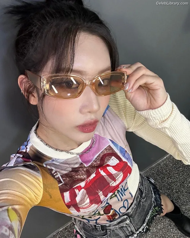 Odd Eye Circle photo 13 of 205