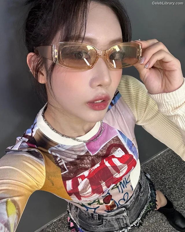 Odd Eye Circle photo 14 of 205