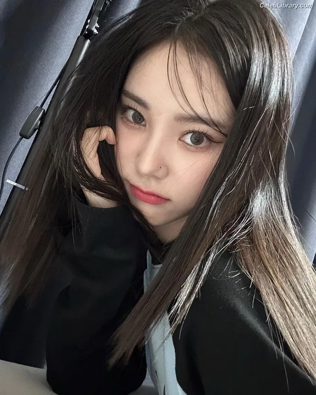 Odd Eye Circle photo 16 of 205