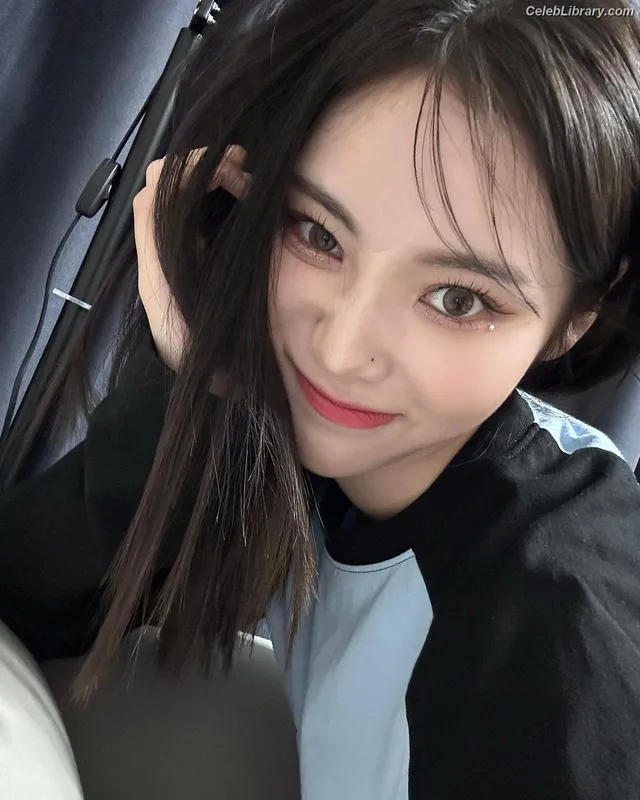 Odd Eye Circle photo 18 of 205
