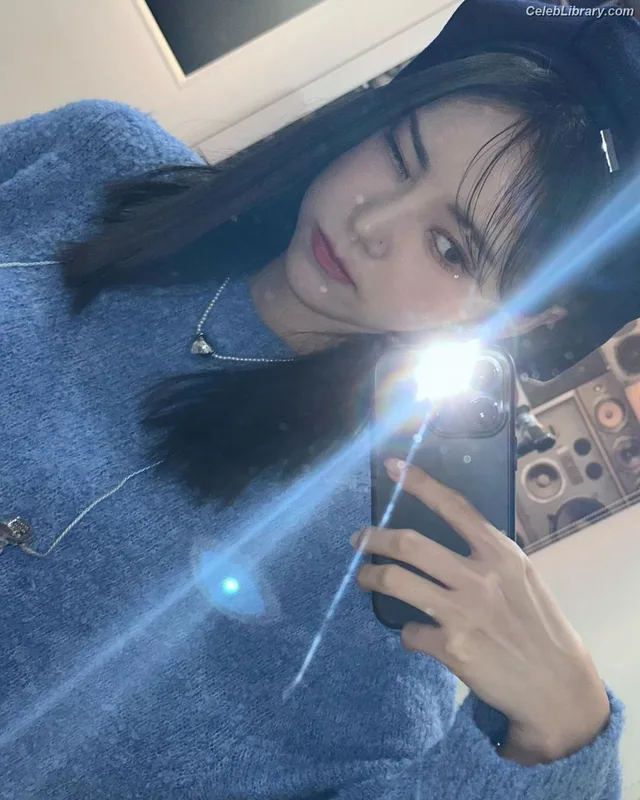 Odd Eye Circle photo 20 of 205