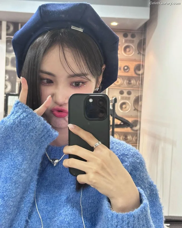 Odd Eye Circle photo 22 of 205