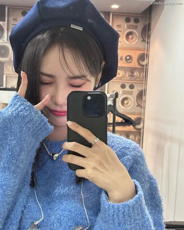 Odd Eye Circle photo 23 of 205