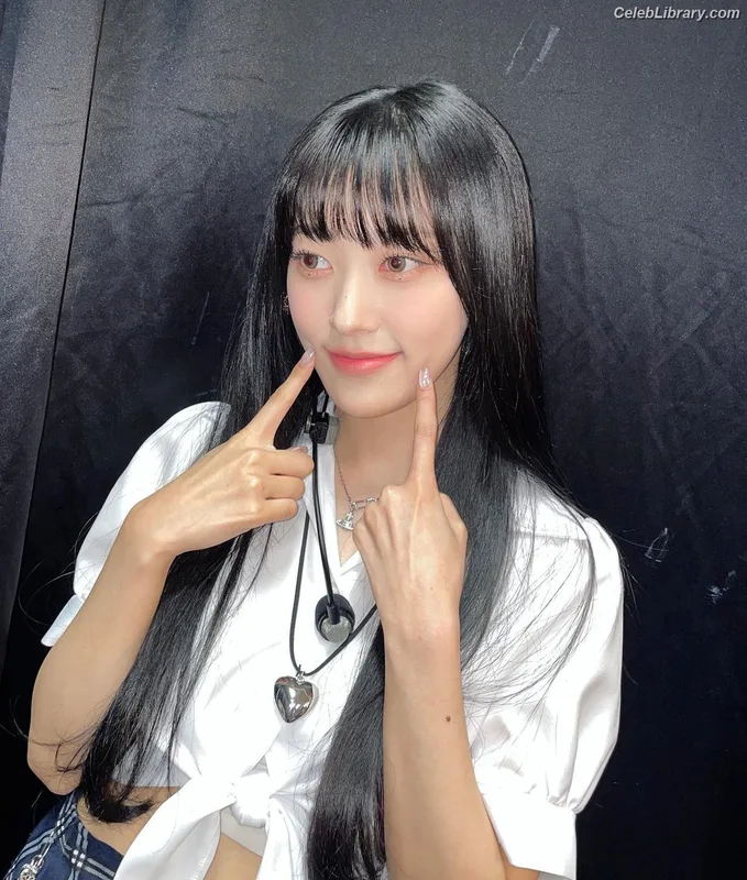 Odd Eye Circle photo 1 of 205