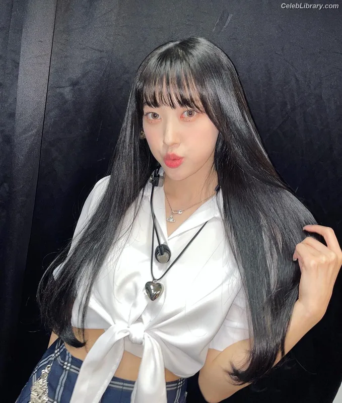 Odd Eye Circle photo 2 of 205