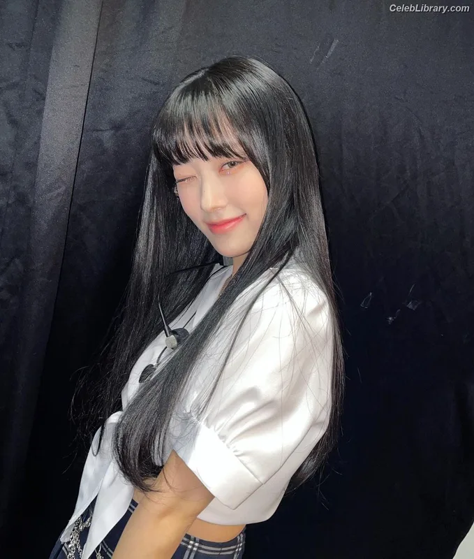 Odd Eye Circle photo 3 of 205
