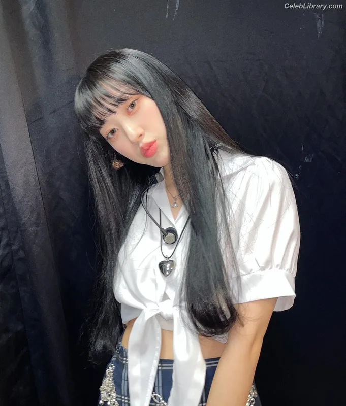 Odd Eye Circle photo 5 of 205