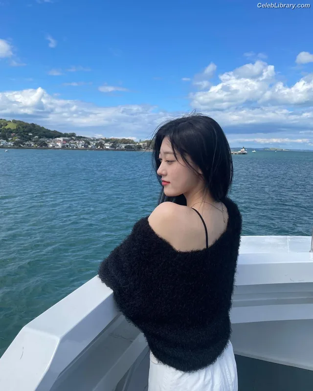Odd Eye Circle photo 7 of 205