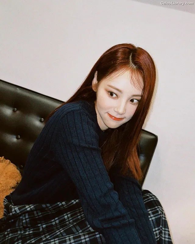 Odd Eye Circle photo 12 of 205