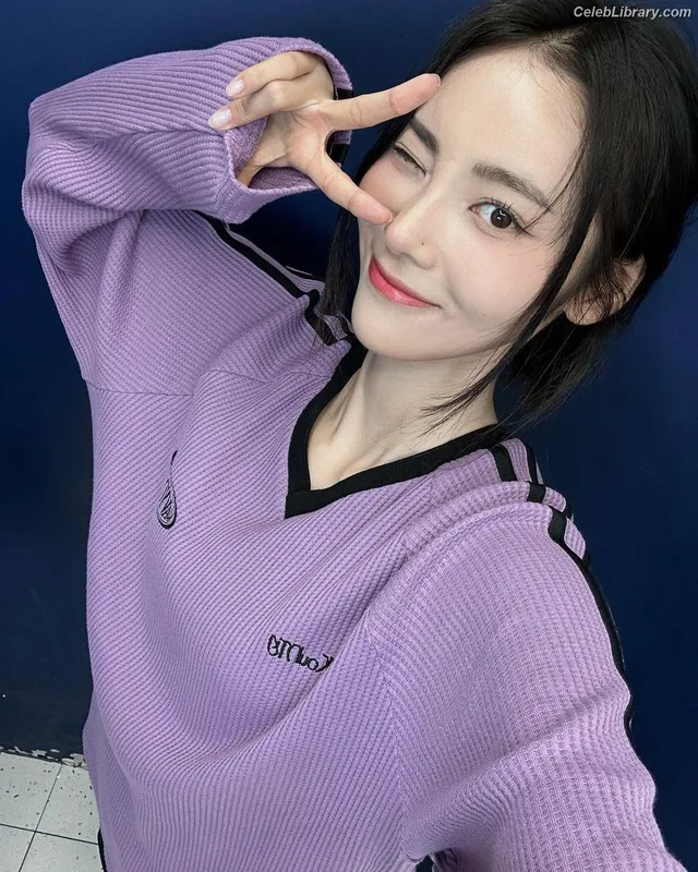 Odd Eye Circle photo 13 of 205